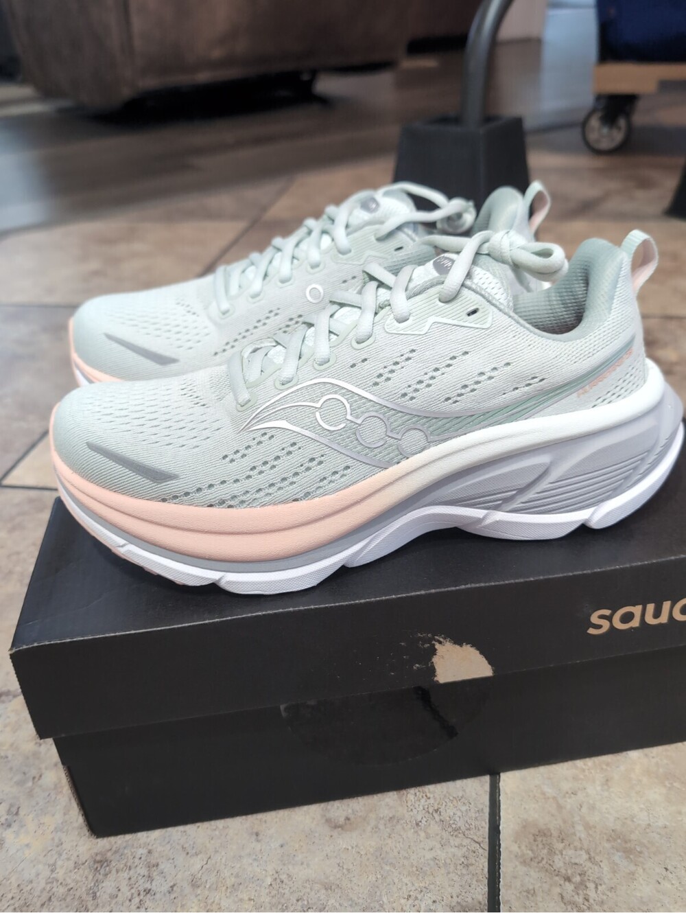 Saucony "Hurricane 25" Women's Stability Trainer & Running Shoe Size 8.5